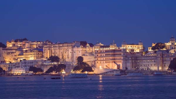 The City Palace stands tall over Pichola Lake, having served as an abode for the ruling royalty.